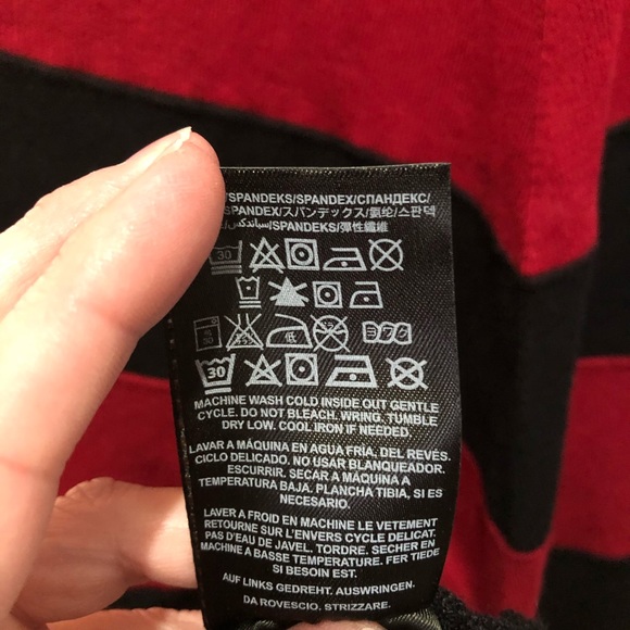 New without tags GUESS ❤️🖤 XL - Picture 7 of 7